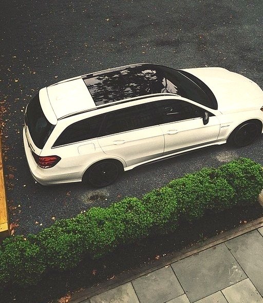 Mercedes-Benz E 63 AMG S Estate (Instagram @razkrog)